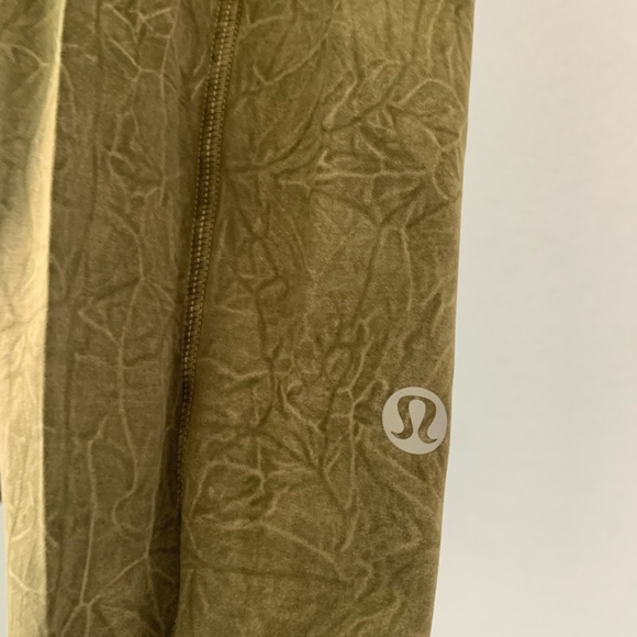 Lululemon Crop Legging - Picture 4 of 4